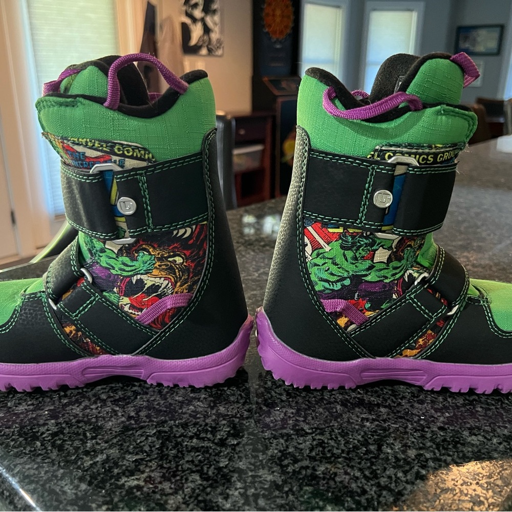 Burton Mini-Grom Toddler Snowboard Boots Marvel size 11C